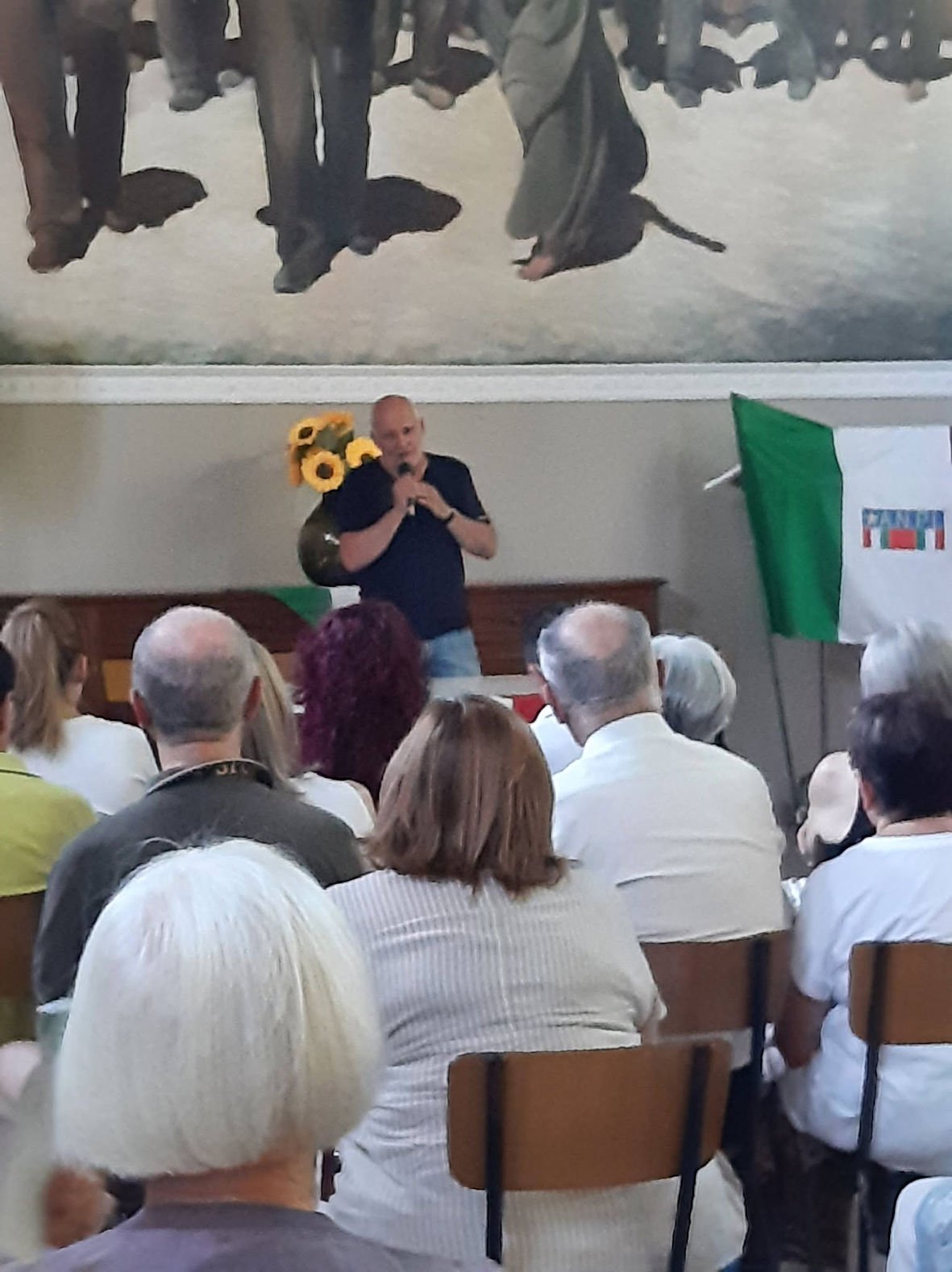 Un intervento durante la serata