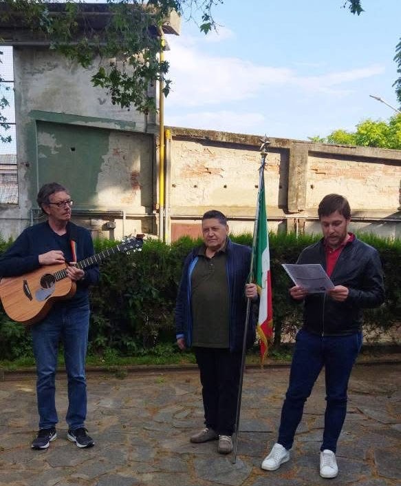 Commemorazione di Remo Dovano: la lettura e la musica accanto alla bandiera tricolore